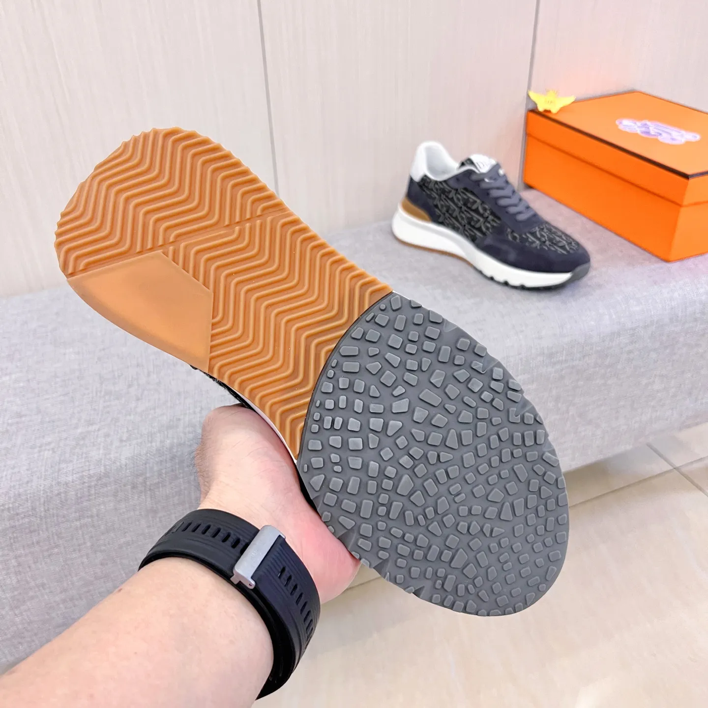 Men's men's shoes💰 460 men's shoes💰[Dior]🔥Men's high-end brand of shoes official website 1:1 latest masterpiece: the upper is made of Italian imported first-layer cowhide with a comfortable and breathable lining➕original non-slip and wear-resistant outsole🔥, making walking more convenient and comfortable! An exclusive new model, a stunning work, a beautiful 1:1 replica [color] compared to the official quality! Create a fashionable personality to set off your uniqueness! A must-have for trendy men! Classic🔥Size: 38-44 Color: 🔥Multiple colors available🔥.